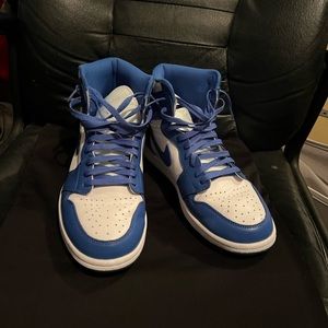 Jordan 1 Blue & White 8.5 / 10